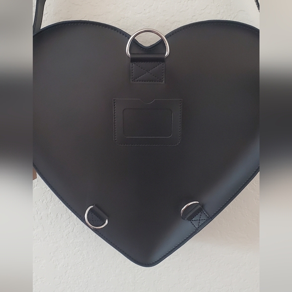 Dr. Martens BRAND NEW Large Black Heart-Shaped Women's Bag - Picture 6 of 11